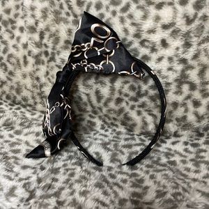 Classic headband with oversized bow